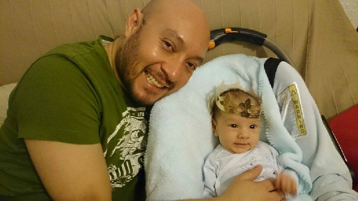 Carlos con hijo Tiago